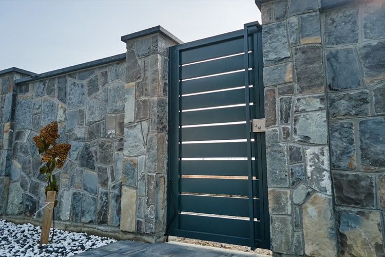 Benedeks Carpinteria Residencial is the best custom woodwork and metalwork company in San Luis Potosí, México metal door